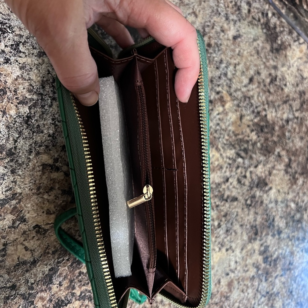 Green Handbag & Wallet - Picture 6 of 7